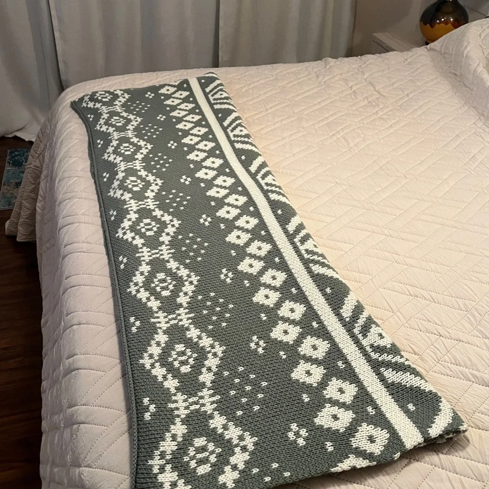 Crate & Barrel | cream grey charcoal throw blanket 70x50